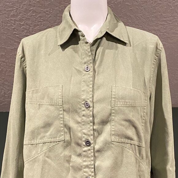 Chico’s Soft Moss Green Button Blouse 1 M - Picture 2 of 10
